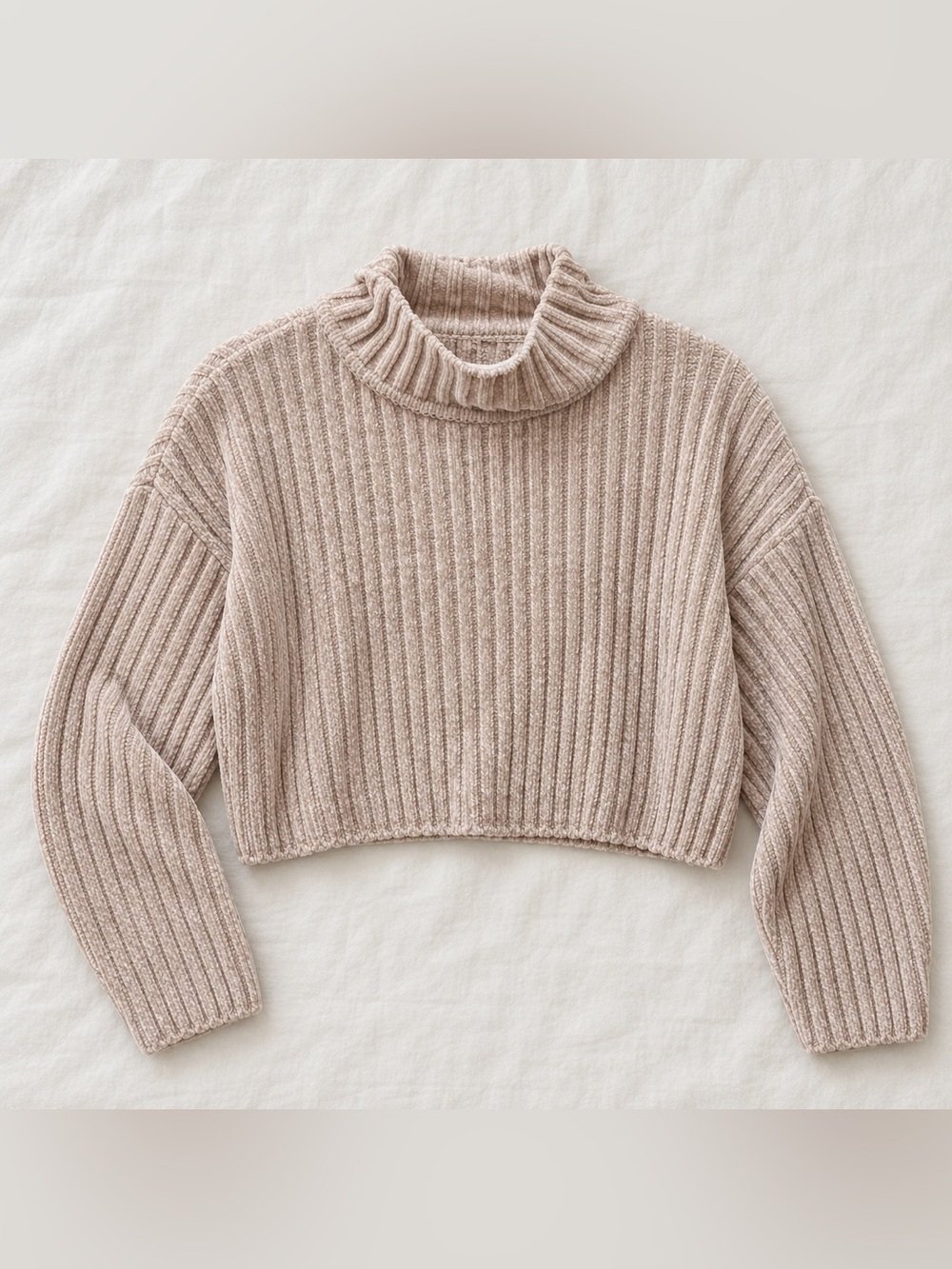 EUC H&M Divided Beige
Chenille Ribbed Cropped
Turtleneck Sweater M